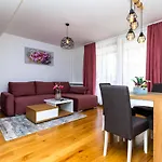 “Apartment Golden Peace”