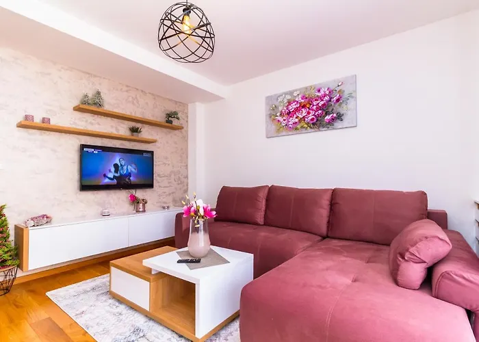 “Apartment Golden Peace”